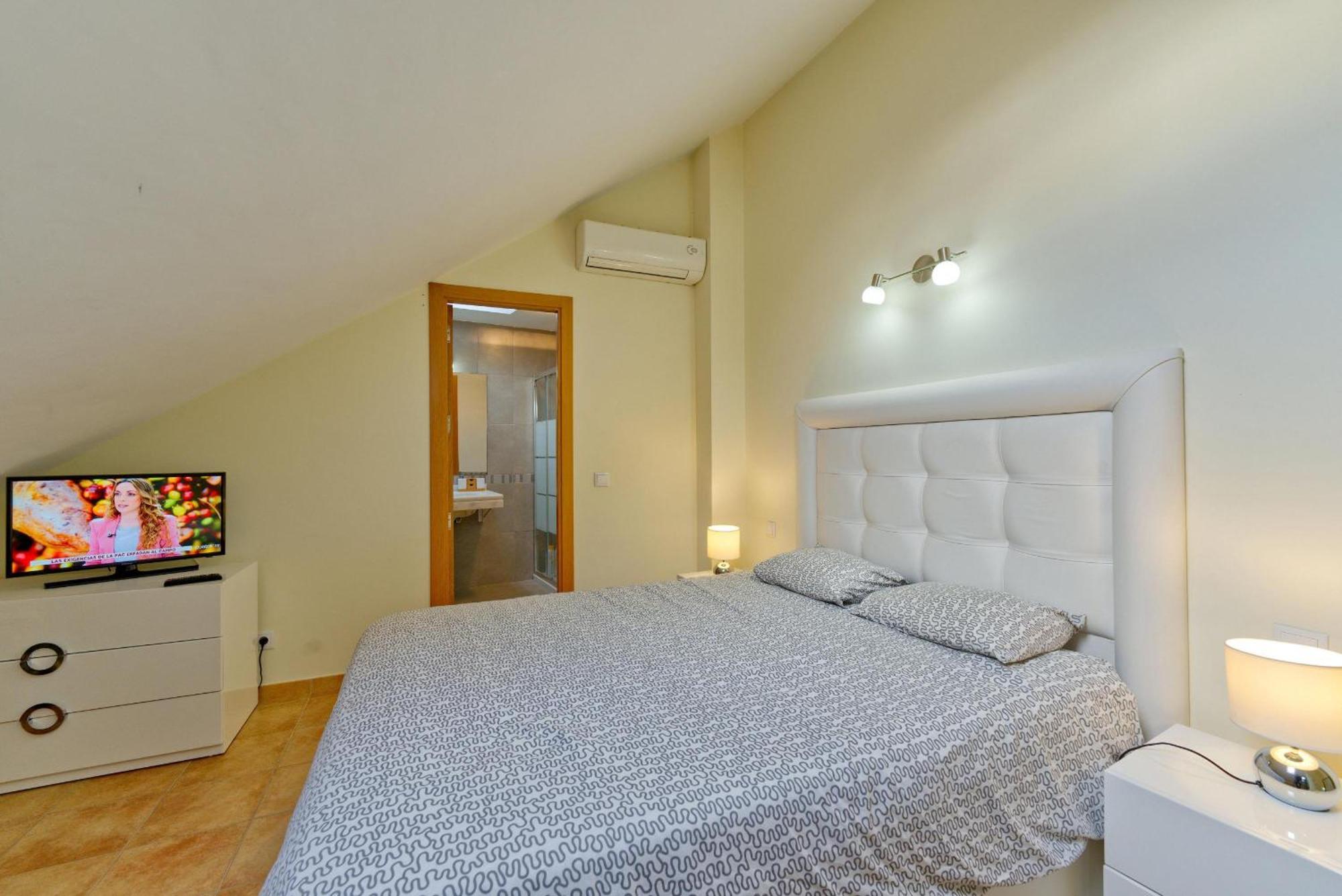 1091 Old Town Apartment *